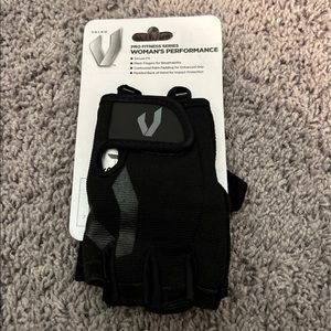 Woman’s black workout fingerless gloves